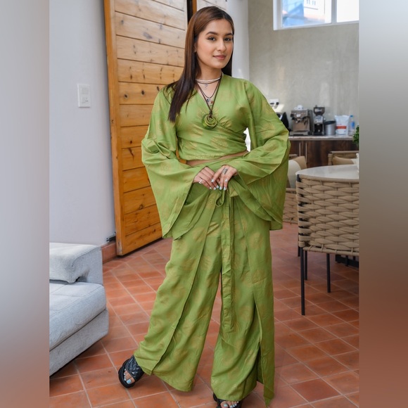 Wrap Around Pants and Butterfly Sleeves Open Front Top Set Green - Picture 3 of 7